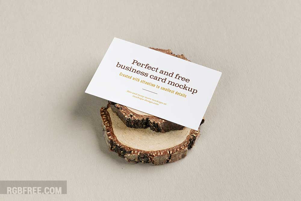 Free-business-card-on-wooden-trunks-mockup-1