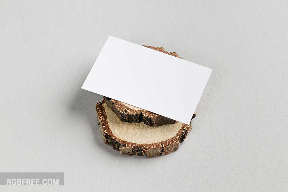 Free-business-card-on-wooden-trunks-mockup-2